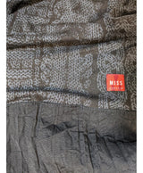 La garantie Once Again : 547899 vêtements d'occasion de marque en état irréprochable.
