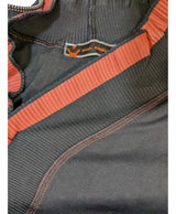 La garantie Once Again : 549927 vêtements d'occasion de marque en état irréprochable.