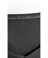 560672 Once Again, la référence de la friperie en ligne pour des achats de vêtements d'occasion sans souci et en état parfait.