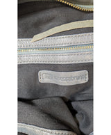 Le choix intelligent pour la mode durable, cette pièce 561770 Once Again allie parfait état et prix abordable.