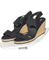 Le choix intelligent pour la mode durable, cette pièce 563072 Once Again allie parfait état et prix abordable.