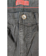 La garantie Once Again : 563335 vêtements d'occasion de marque en état irréprochable.