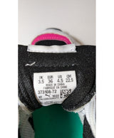 La garantie Once Again : 563728 vêtements d'occasion de marque en état irréprochable.