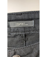 La garantie Once Again : 564646 vêtements d'occasion de marque en état irréprochable.