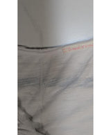 La garantie Once Again : 564900 vêtements d'occasion de marque en état irréprochable.