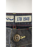 La garantie Once Again : 565923 vêtements d'occasion de marque en état irréprochable.