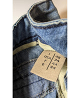 La garantie Once Again : 568483 vêtements d'occasion de marque en état irréprochable.
