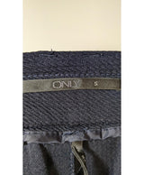 568909 Once Again, la référence de la friperie en ligne pour des achats de vêtements d'occasion sans souci et en état parfait.