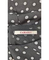 La garantie Once Again : 569128 vêtements d'occasion de marque en état irréprochable.
