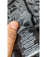 Expérience d'achat simple et satisfaisante pour cette fripe 569169 de qualité, offert par Once Again.