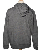 La garantie Once Again : 572439 vêtements d'occasion de marque en état irréprochable.