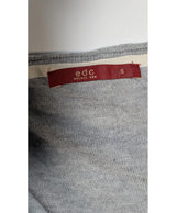 La garantie Once Again : 574965 vêtements d'occasion de marque en état irréprochable.