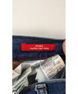 Shopping simplifié avec Once Again pour 577705 : trouvez des pièces uniques en très bon état en quelques clics.