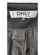 Expérience d'achat simple et satisfaisante pour cette fripe 578374 de qualité, offert par Once Again.