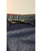 579705 Once Again, la référence de la friperie en ligne pour des achats de vêtements d'occasion sans souci et en état parfait.