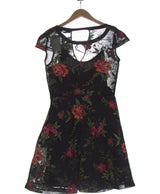 416002 Robes GUESS Occasion Vêtement occasion seconde main