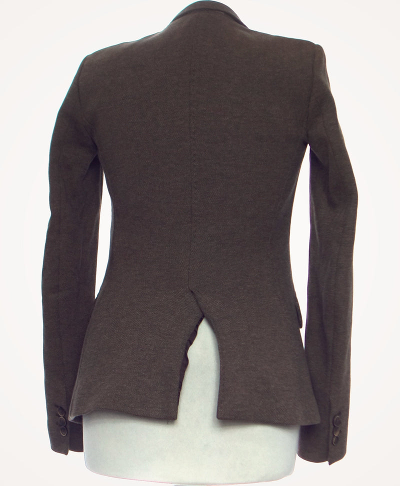 Shopping simplifié avec Once Again pour 446571 : trouvez des pièces uniques en très bon état en quelques clics.