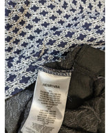 540650 Once Again, la référence de la friperie en ligne pour des achats de vêtements d'occasion sans souci et en état parfait.