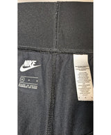 546579 Once Again, la référence de la friperie en ligne pour des achats de vêtements d'occasion sans souci et en état parfait.