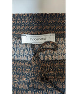 La garantie Once Again : 546624 vêtements d'occasion de marque en état irréprochable.