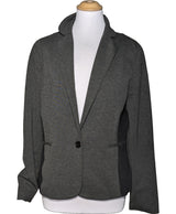 La garantie Once Again : 548655 vêtements d'occasion de marque en état irréprochable.