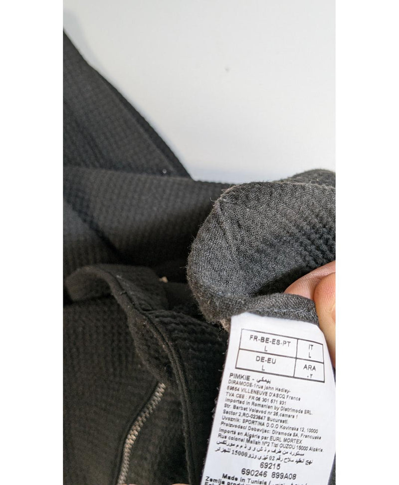 La garantie Once Again : 560679 vêtements d'occasion de marque en état irréprochable.