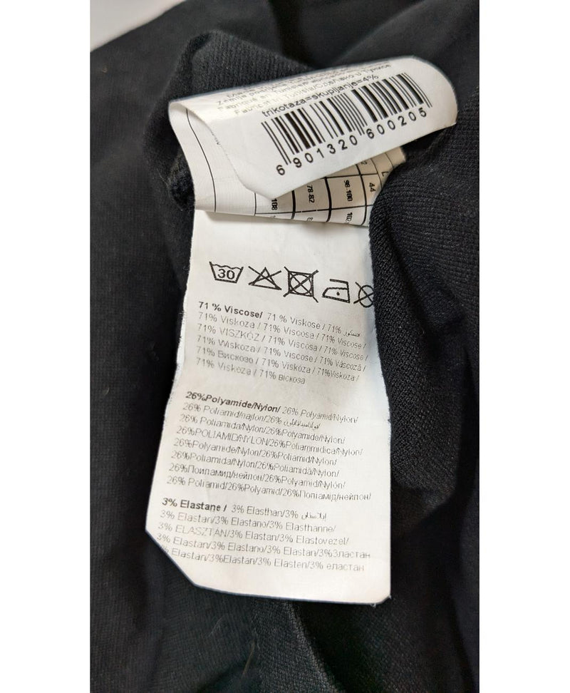 Une friperie en ligne rapide et fiable : découvrez ce vêtement d'occasion 560834 Once Again en excellent état.