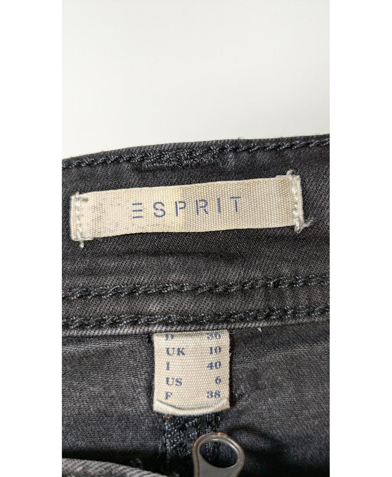 561021 Once Again, la référence de la friperie en ligne pour des achats de vêtements d'occasion sans souci et en état parfait.