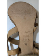 Le choix intelligent pour la mode durable, cette pièce 561061 Once Again allie parfait état et prix abordable.