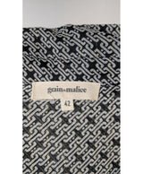 561077 Once Again, la référence de la friperie en ligne pour des achats de vêtements d'occasion sans souci et en état parfait.