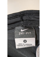 561588 Once Again, la référence de la friperie en ligne pour des achats de vêtements d'occasion sans souci et en état parfait.