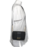 Le choix intelligent pour la mode durable, cette pièce 561761 Once Again allie parfait état et prix abordable.