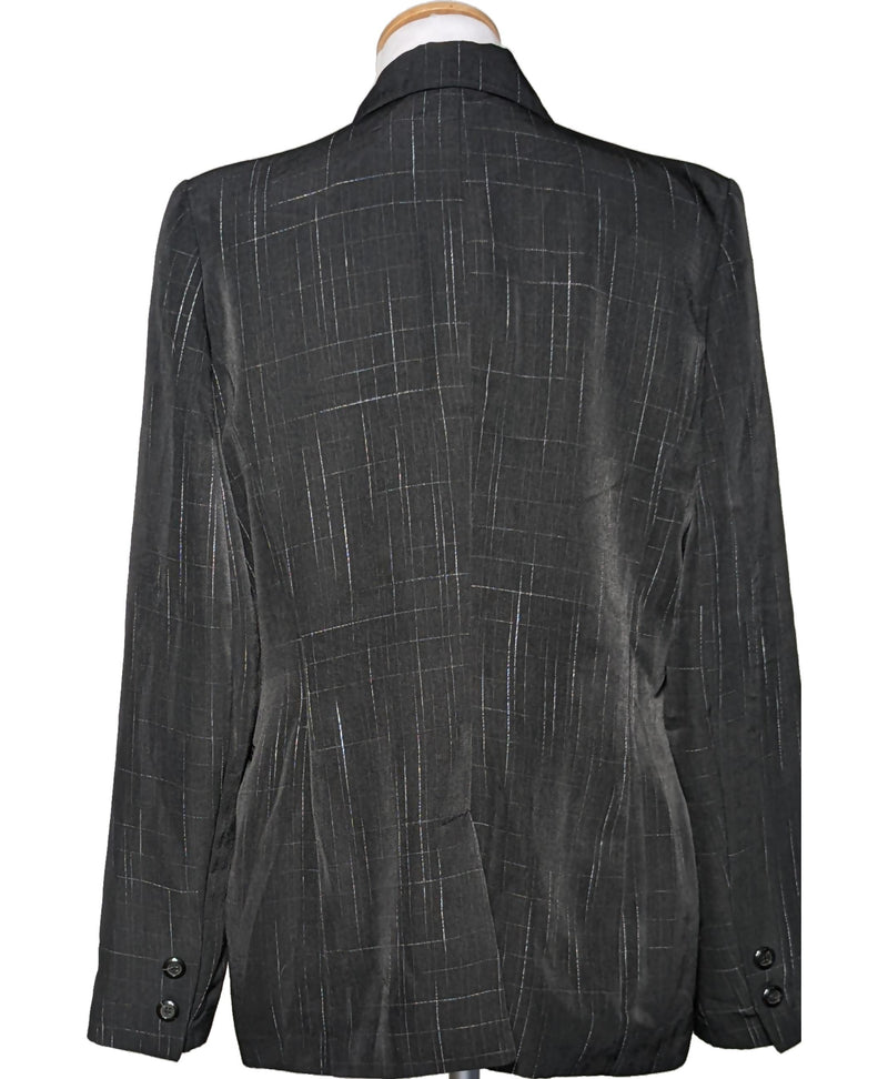 Shopping simplifié avec Once Again pour 561802 : trouvez des pièces uniques en très bon état en quelques clics.