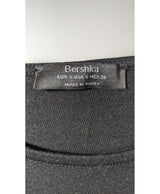 561839 Once Again, la référence de la friperie en ligne pour des achats de vêtements d'occasion sans souci et en état parfait.