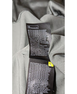 La garantie Once Again : 561891 vêtements d'occasion de marque en état irréprochable.