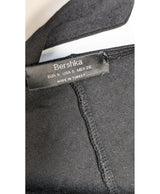 La garantie Once Again : 562920 vêtements d'occasion de marque en état irréprochable.