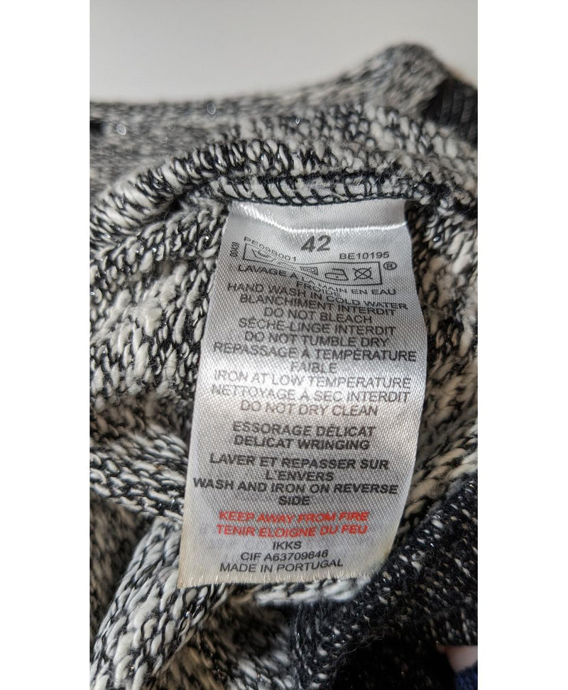 Expérience d'achat simple et satisfaisante pour cette fripe 565222 de qualité, offert par Once Again.