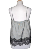 La garantie Once Again : 565512 vêtements d'occasion de marque en état irréprochable.