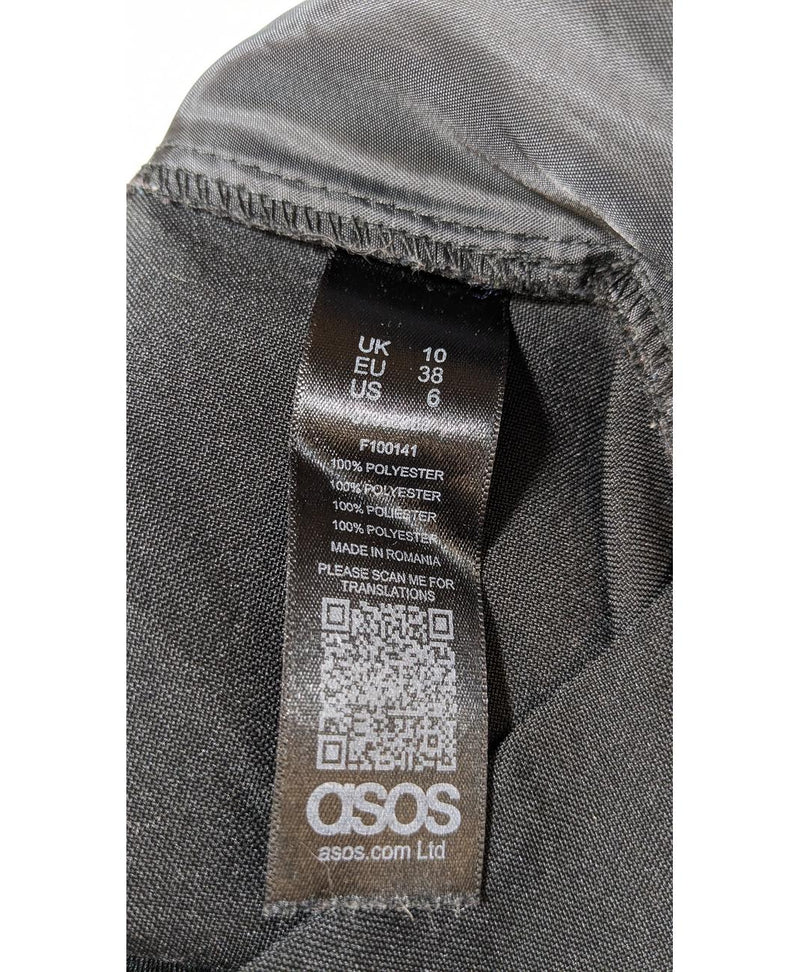 566493 Once Again, la référence de la friperie en ligne pour des achats de vêtements d'occasion sans souci et en état parfait.