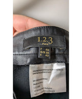 568978 Once Again, la référence de la friperie en ligne pour des achats de vêtements d'occasion sans souci et en état parfait.
