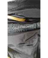 La garantie Once Again : 569872 vêtements d'occasion de marque en état irréprochable.