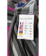 572445 Once Again, la référence de la friperie en ligne pour des achats de vêtements d'occasion sans souci et en état parfait.