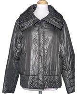 La garantie Once Again : 572488 vêtements d'occasion de marque en état irréprochable.