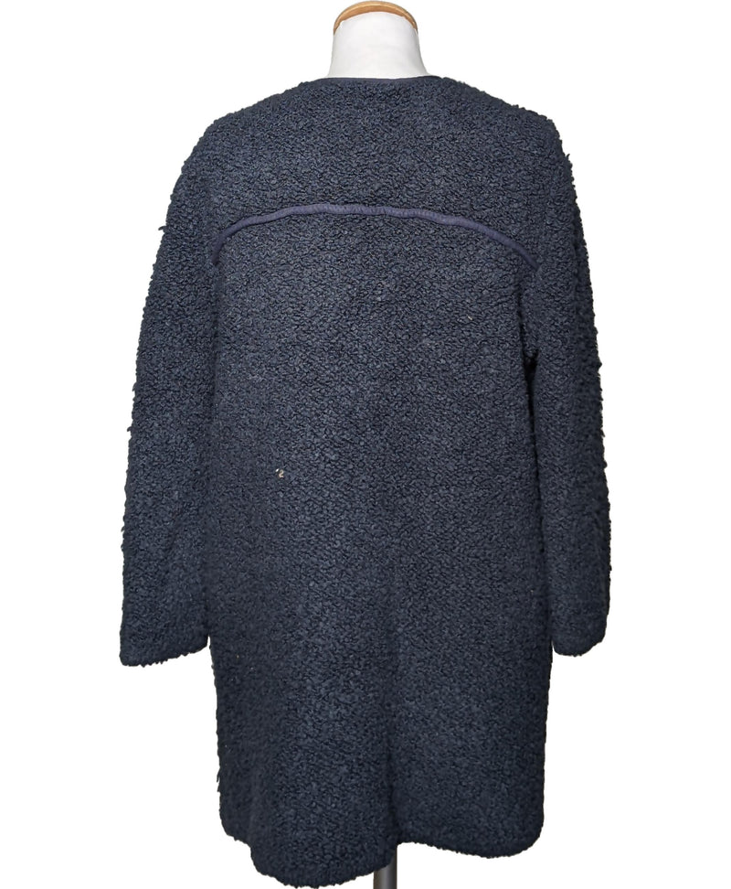 La garantie Once Again : 574907 vêtements d'occasion de marque en état irréprochable.