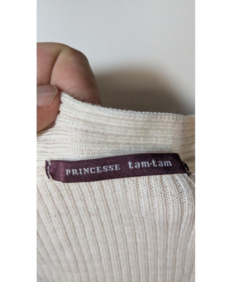 Expérience d'achat simple et satisfaisante pour cette fripe 575612 de qualité, offert par Once Again.