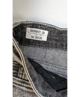 575749 Once Again, la référence de la friperie en ligne pour des achats de vêtements d'occasion sans souci et en état parfait.