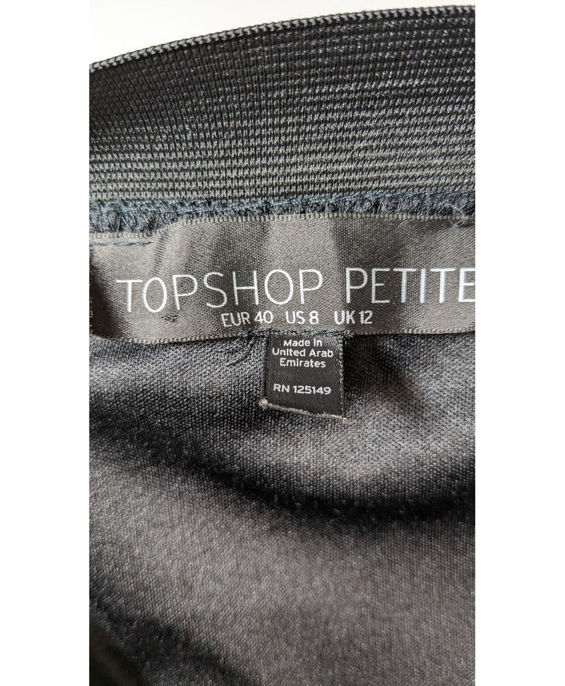 575979 Once Again, la référence de la friperie en ligne pour des achats de vêtements d'occasion sans souci et en état parfait.