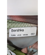577143 Once Again, la référence de la friperie en ligne pour des achats de vêtements d'occasion sans souci et en état parfait.