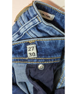 579750 Once Again, la référence de la friperie en ligne pour des achats de vêtements d'occasion sans souci et en état parfait.
