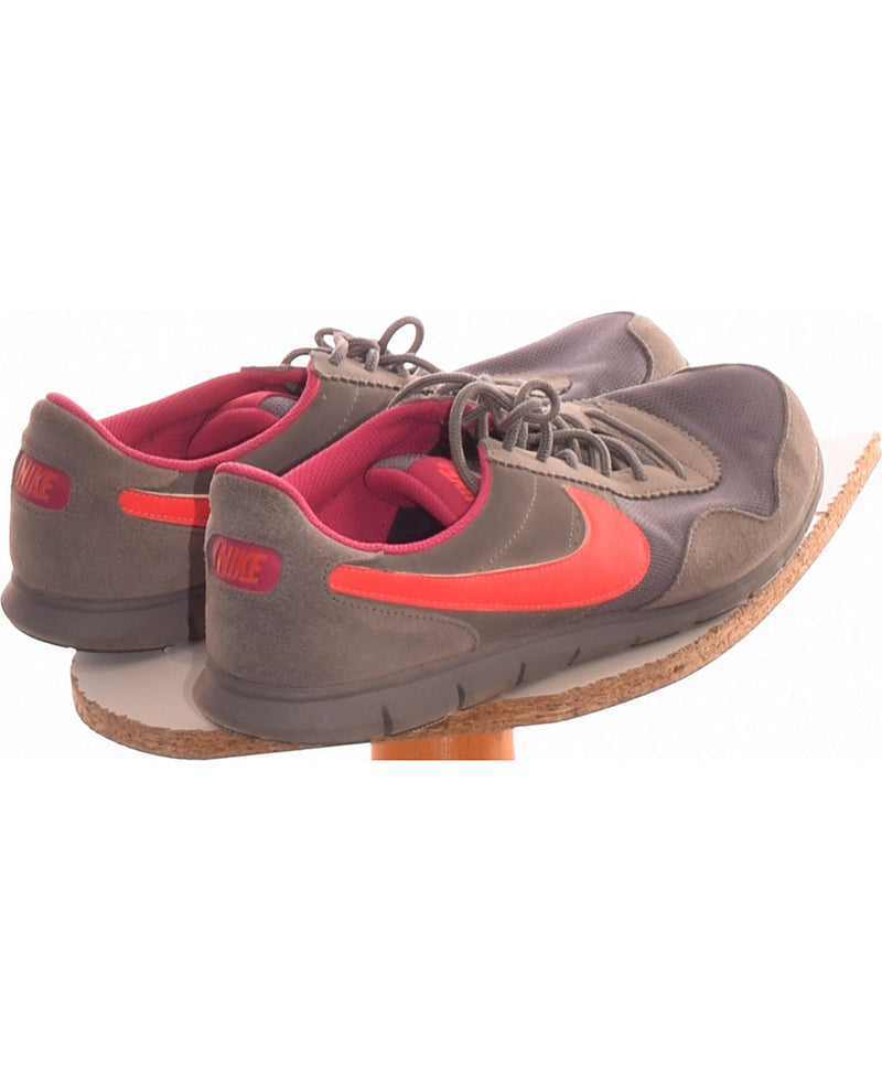 286443 Chaussures NIKE Occasion Vêtement occasion seconde main